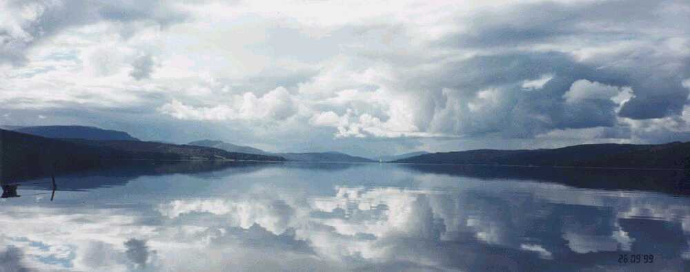 La Vida infinita se refleja en las apacibles aguas de la P�gina de la Vida. El horizonte se expande a quien es consciente, conoce, ama y obra apropiadamente.